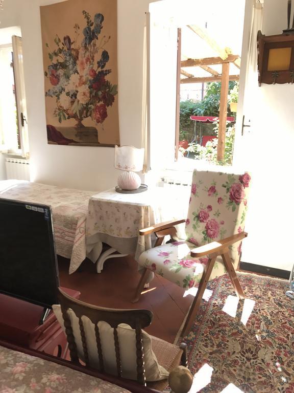 Bed and Breakfast Il Giardino Segreto Кастельнуово-ди-Магра Экстерьер фото